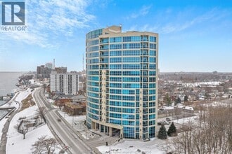 1225 Riverside Dr W in Windsor, ON - Foto de edificio - Building Photo