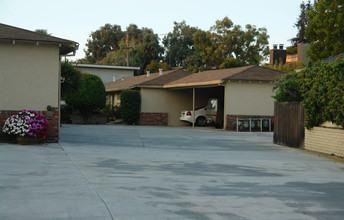 1977 Plymouth St in Mountain View, CA - Building Photo - Building Photo