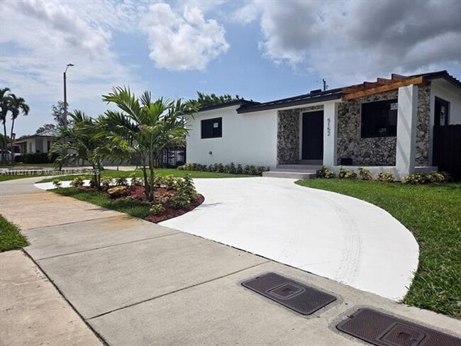 5152 SW 6th St in Coral Gables, FL - Building Photo - Building Photo