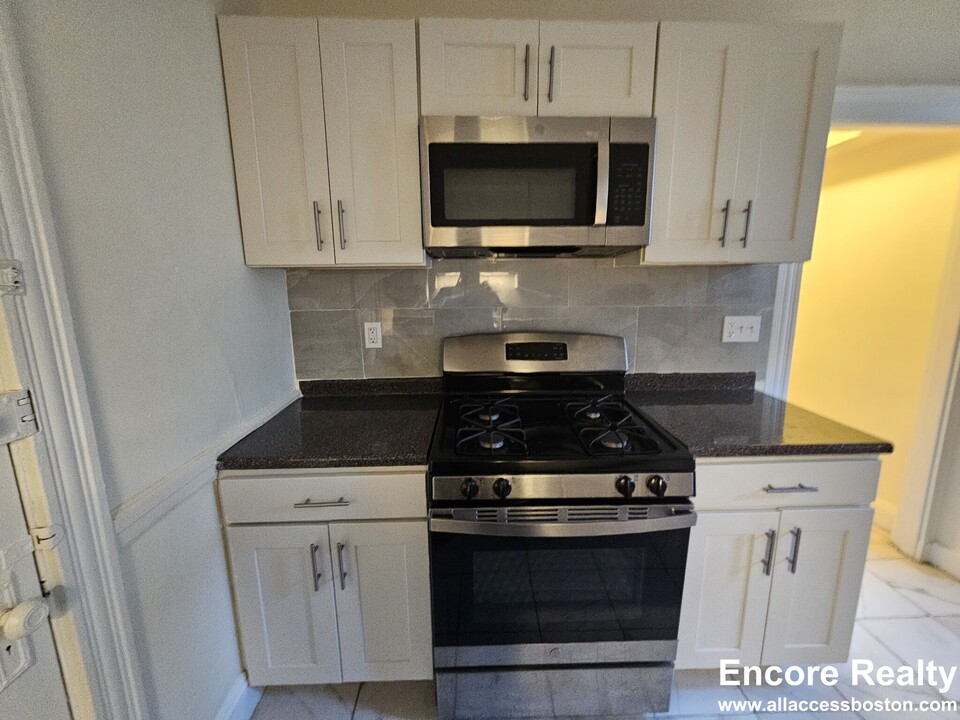 140 Washington St, Unit #43 in Boston, MA - Building Photo