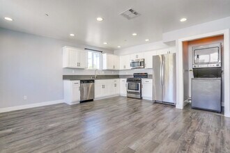 5258 Oakland St, Unit 5258 in Los Angeles, CA - Building Photo - Building Photo