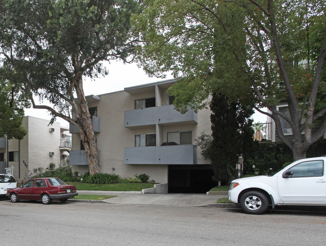 345 E Tujunga Ave in Burbank, CA - Building Photo - Building Photo