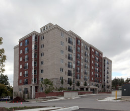 Villa Polonia Senior in Brampton, ON - Building Photo - Building Photo