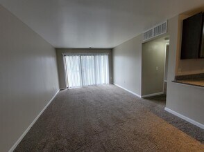 30623 Hidden Pines Ln in Roseville, MI - Building Photo - Building Photo