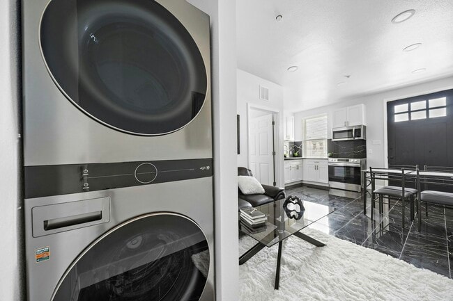 801 Broadway Avenue J in Galveston, TX - Building Photo - Building Photo