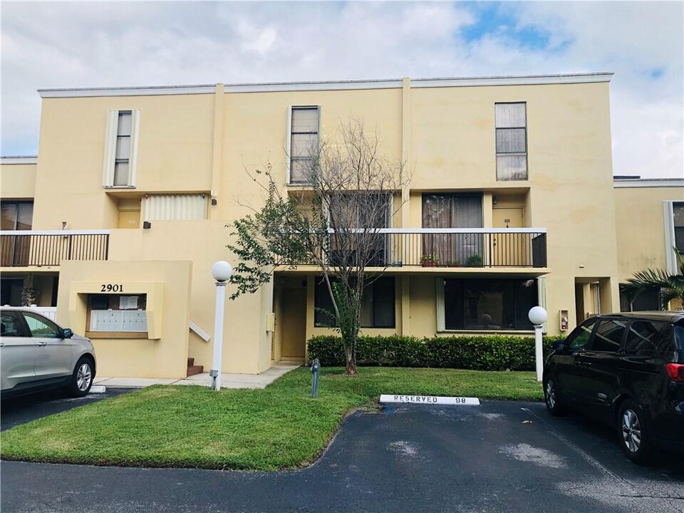 2901 SW 87th Ave, Unit 606 in Davie, FL - Building Photo