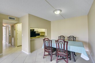 1008 Green Pine Blvd in West Palm Beach, FL - Building Photo - Building Photo