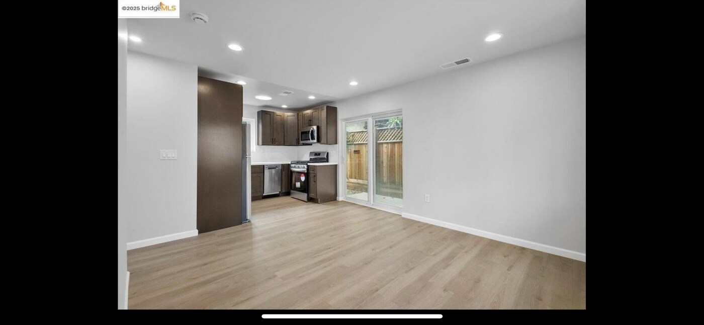 2224 107th Ave in Oakland, CA - Building Photo