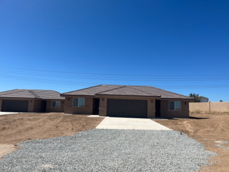 12327 Farmington St in Hesperia, CA - Building Photo