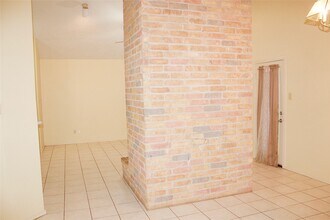 2046 Hickory Glen Dr in Missouri City, TX - Building Photo - Building Photo