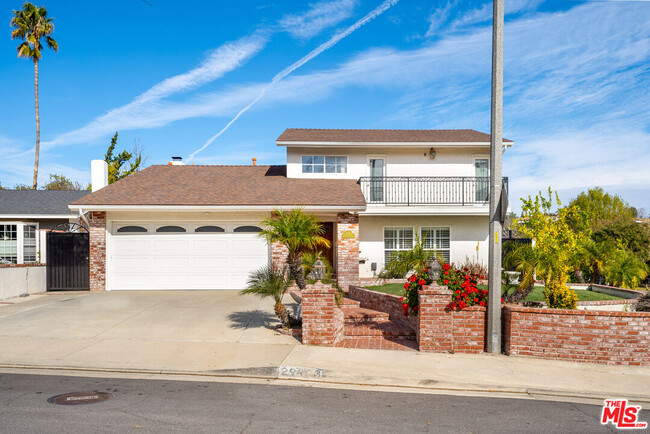 29403 Trailway Ln in Agoura Hills, CA - Building Photo - Building Photo