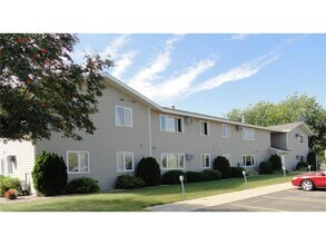 208 14th Ave NE-Unit -14 in Waseca, MN - Building Photo - Building Photo
