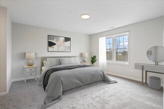 32 Regency Cir in Kittery, ME - Building Photo - Building Photo