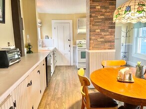 196 Main St, Unit 1 in Athol, MA - Foto de edificio - Building Photo