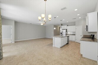 145 Waterside Cir in Winter Haven, FL - Foto de edificio - Building Photo