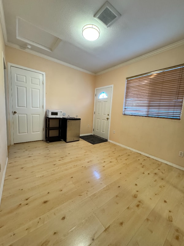 1 Horst Ave in Artesia, CA - Building Photo - Building Photo