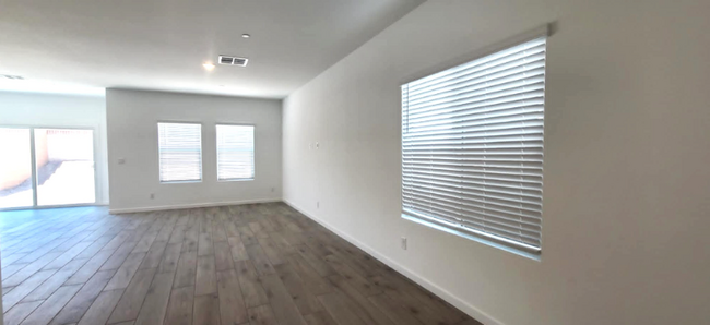 8120 Woodland Prairie Ave in Las Vegas, NV - Building Photo - Building Photo