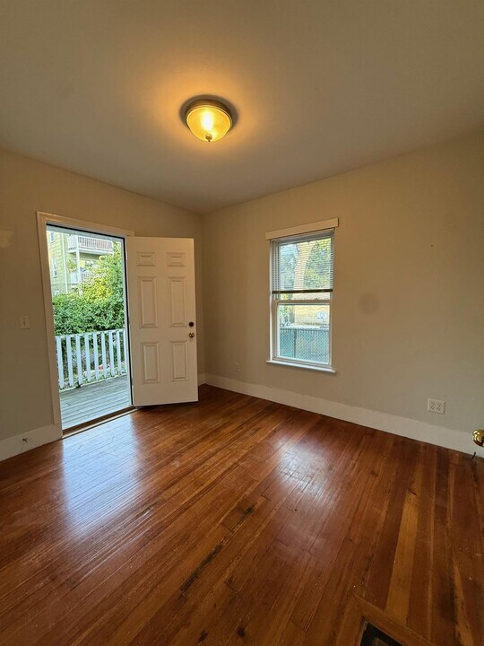 69 Raymond Ave, Unit 1R in Somerville, MA - Foto de edificio