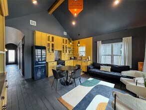 1208 32nd St in Galveston, TX - Building Photo - Building Photo