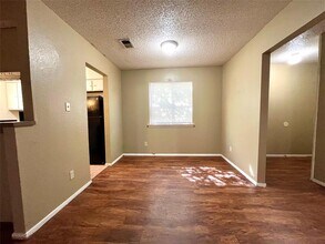 821 Sirocco Dr in Austin, TX - Building Photo - Building Photo