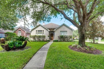 1902 Emerald Green Dr in Houston, TX - Building Photo - Building Photo