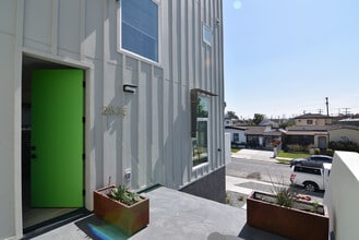 2533 S Curson Ave in Los Angeles, CA - Building Photo - Building Photo