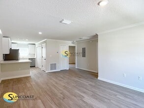 163 Midway Rd, Unit 2 in Ocala, FL - Foto de edificio - Building Photo