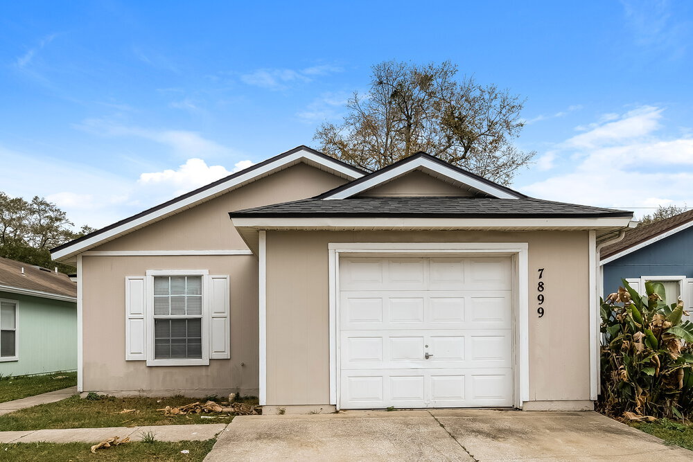 7899 Cherry Blossom Dr N in Jacksonville, FL - Building Photo