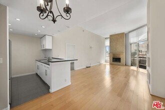 1240 S Corning St, Unit 304 in Los Angeles, CA - Building Photo - Building Photo