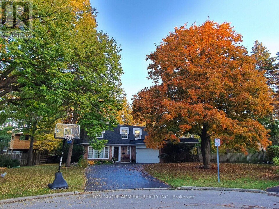 9 Elspeth Pl in Markham, ON - Building Photo