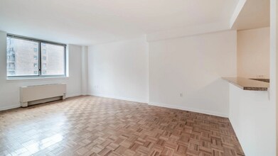 475 9th Ave in New York, NY - Building Photo - Building Photo