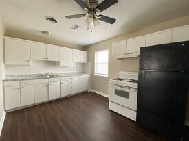 712 Juno Ln in Denton, TX - Building Photo