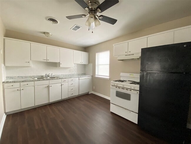 property at 712 Juno Ln