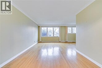 664 Geneva Park Dr in Burlington, ON - Building Photo - Building Photo