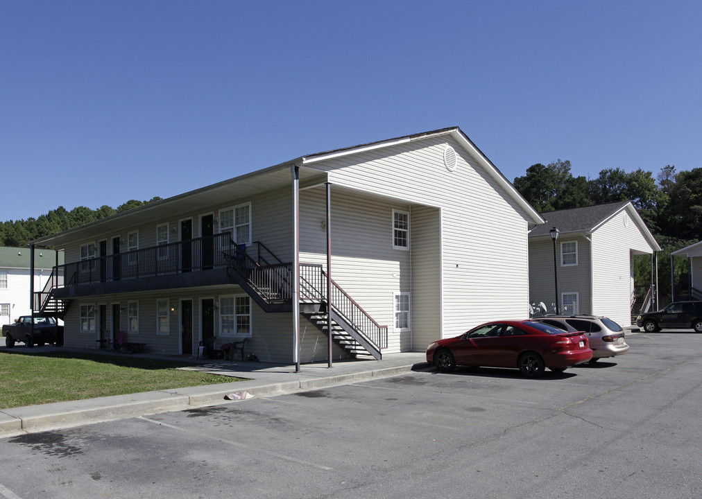 Apartments at Woodland in Calhoun, GA - Foto de edificio