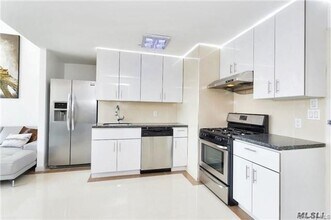 37-20 Prince St in Queens, NY - Building Photo - Building Photo
