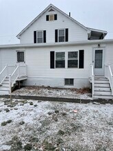 16 Laurier St, Unit 1 Bedroom - 1st Floor in Manchester, NH - Foto de edificio - Building Photo