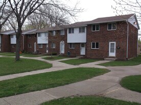 Anchorage on the Park Townhomes in Windsor, ON - Building Photo