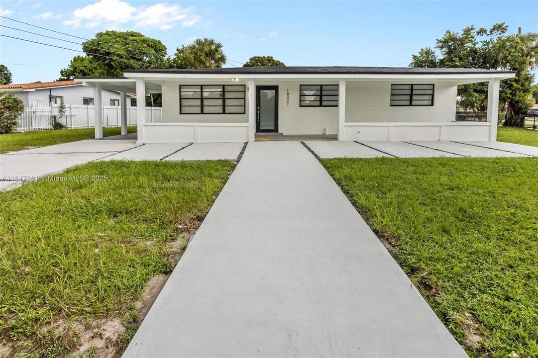 18401 NW 42nd Ct in Miami Gardens, FL - Building Photo