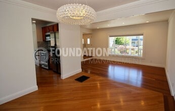 373 San Luis Way in Novato, CA - Foto de edificio - Building Photo