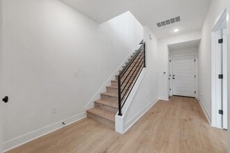 200 W 56th St in Austin, TX - Foto de edificio - Building Photo