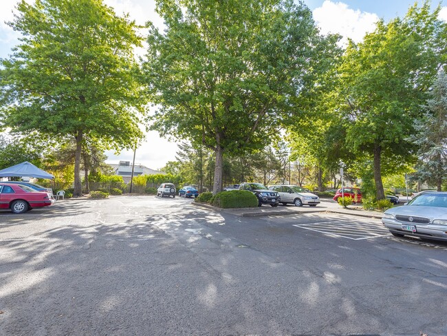 Glenwood Manor in Corvallis, OR - Building Photo - Building Photo