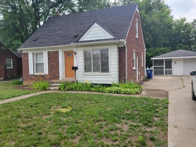 13568 Norborne Ave in Redford, MI - Building Photo - Building Photo