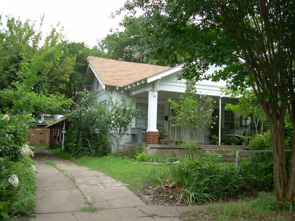 5649 East Side Ave Photo