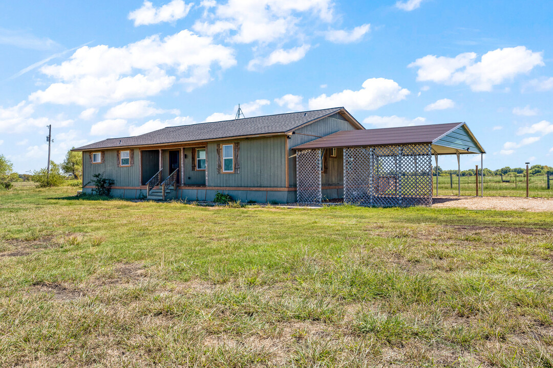 2566 E FM 1550 in Bonham, TX - Building Photo