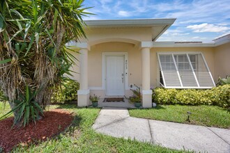 4013 NE 10th Pl in Cape Coral, FL - Building Photo - Building Photo