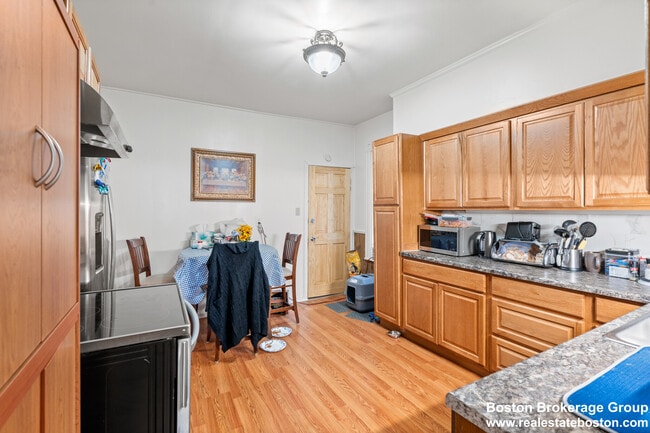 78 Hillside St, Unit 2 in Boston, MA - Foto de edificio - Building Photo