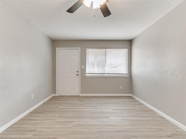 202 Thompson Dr in Norman, OK - Building Photo - Building Photo