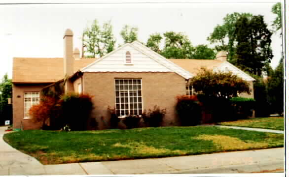 241 W Knoles Way in Stockton, CA - Building Photo