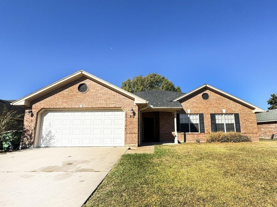 312 Williamsburg Ave in Victoria, TX - Building Photo